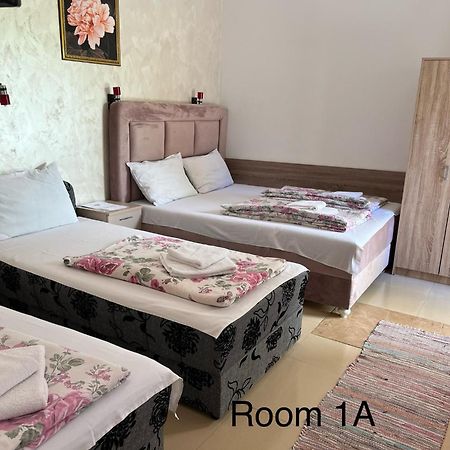 Sobe Sa Sopstvenim Kupatilom Private Rooms Bathroom In Center Novi Sad Exterior photo