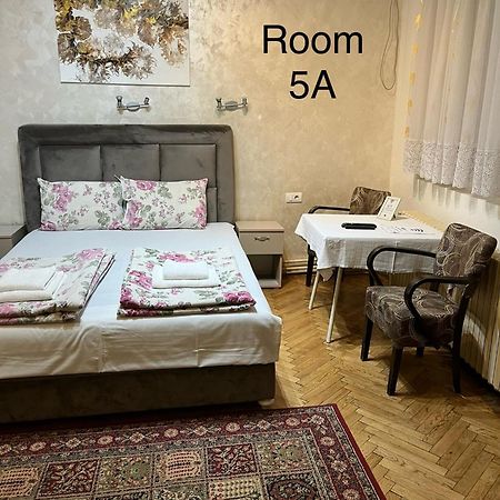 Sobe Sa Sopstvenim Kupatilom Private Rooms Bathroom In Center Novi Sad Exterior photo
