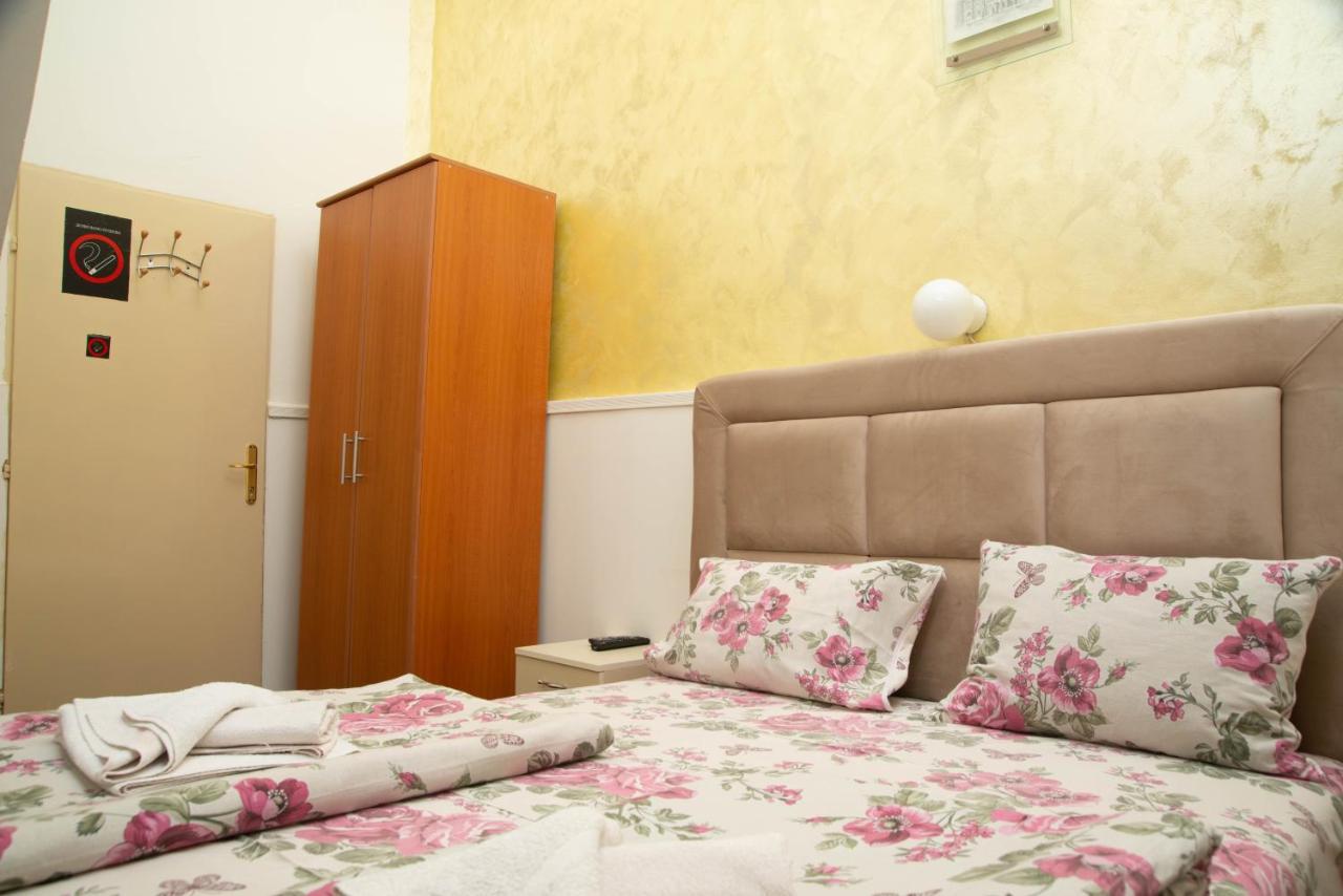 Sobe Sa Sopstvenim Kupatilom Private Rooms Bathroom In Center Novi Sad Exterior photo