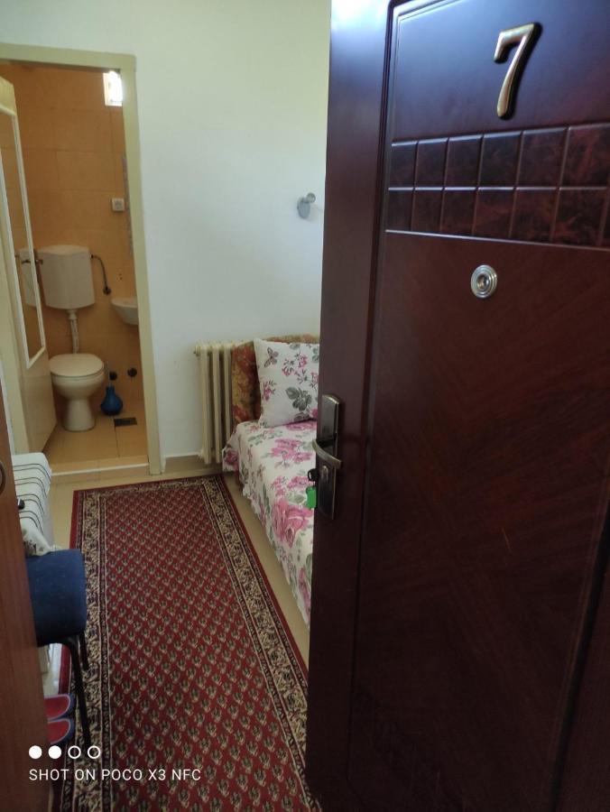 Sobe Sa Sopstvenim Kupatilom Private Rooms Bathroom In Center Novi Sad Exterior photo