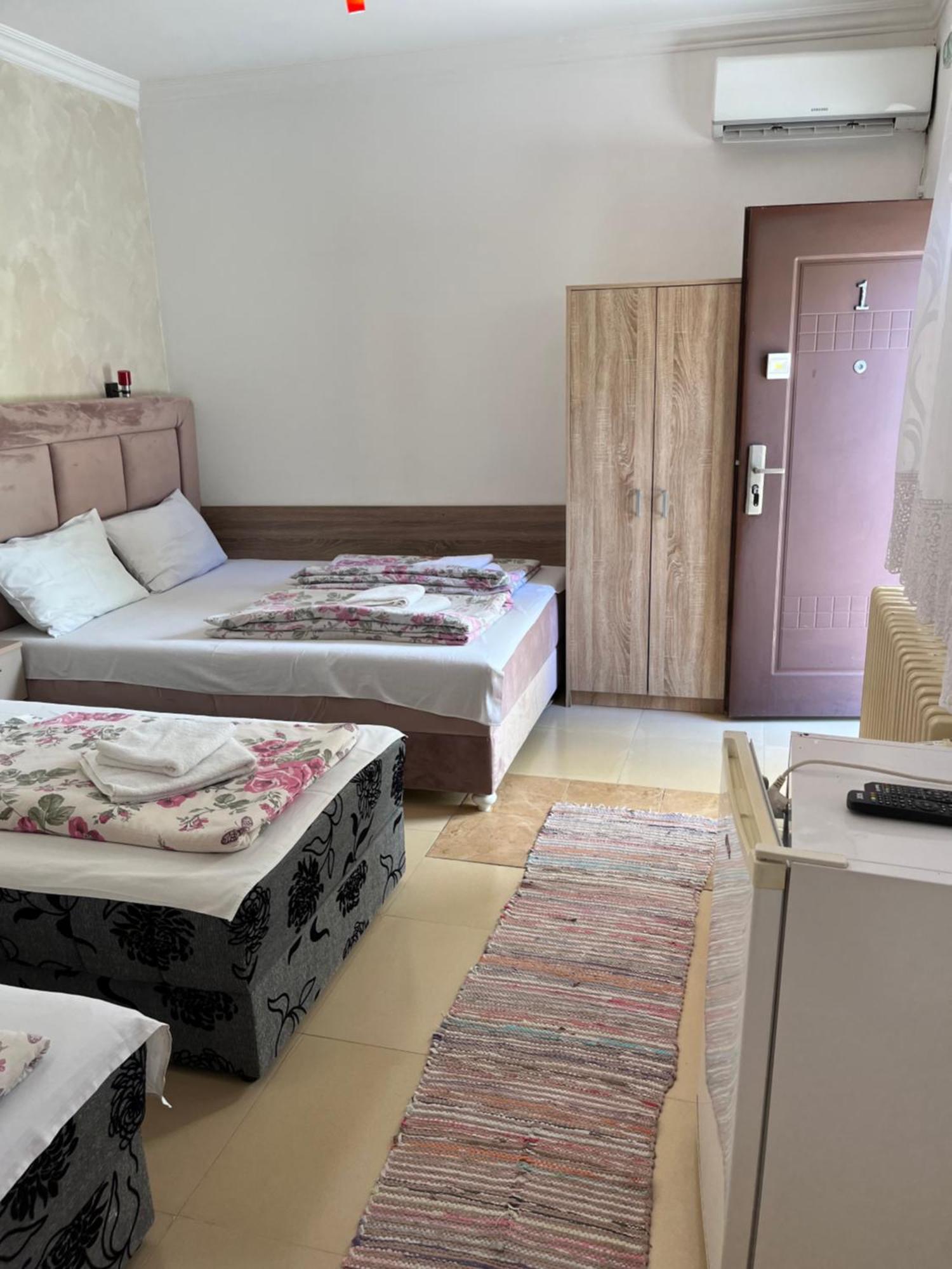 Sobe Sa Sopstvenim Kupatilom Private Rooms Bathroom In Center Novi Sad Exterior photo