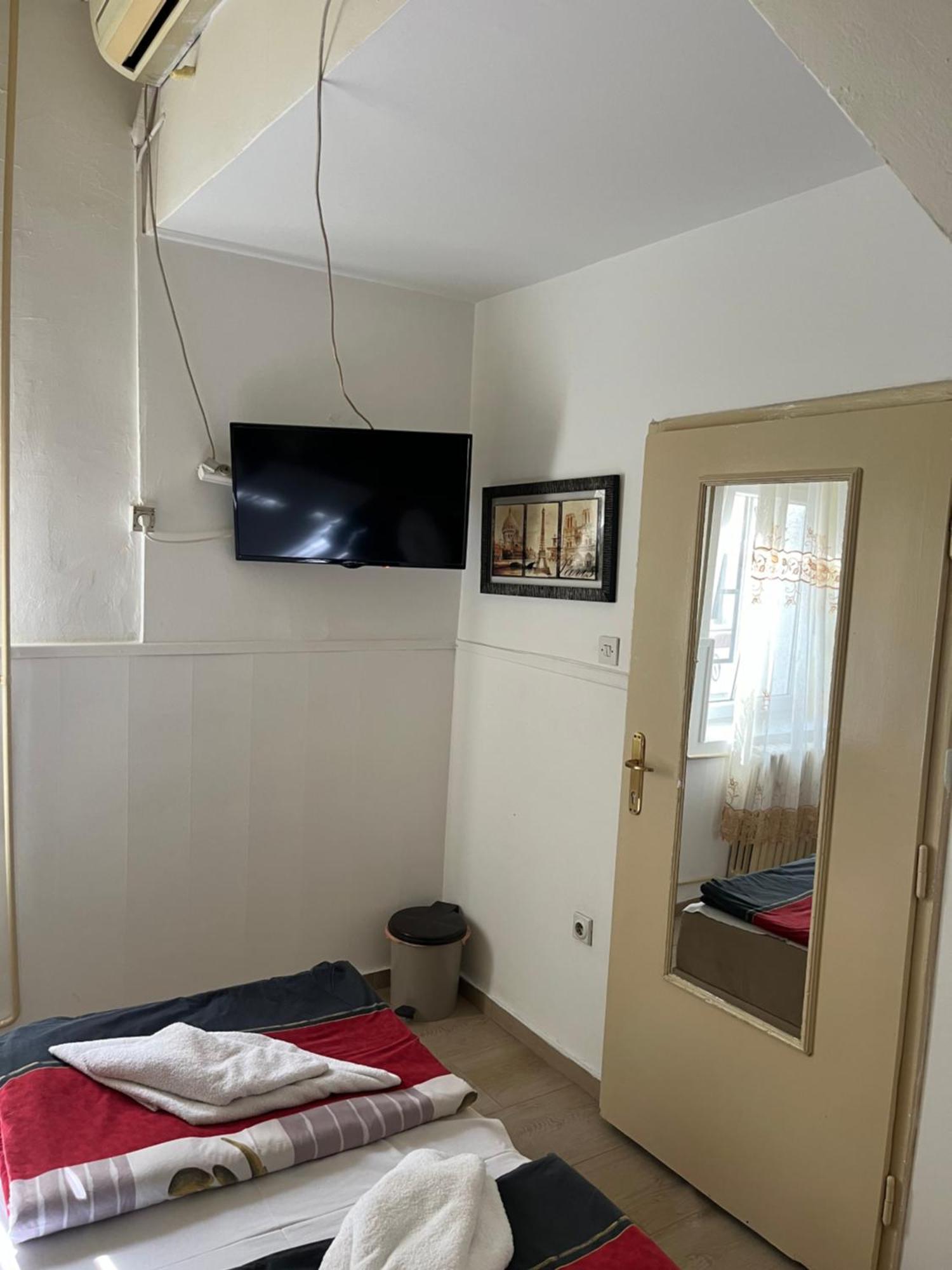Sobe Sa Sopstvenim Kupatilom Private Rooms Bathroom In Center Novi Sad Exterior photo