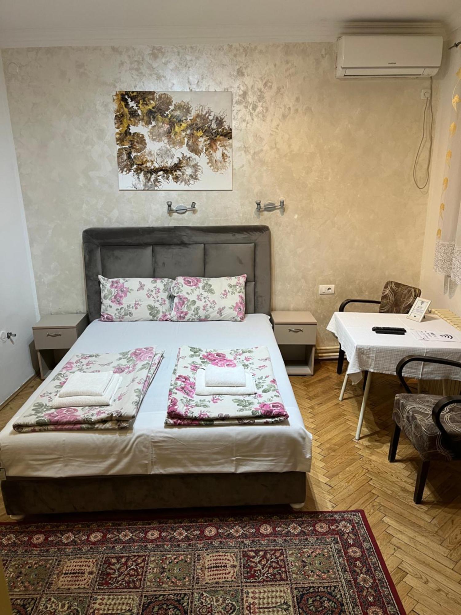 Sobe Sa Sopstvenim Kupatilom Private Rooms Bathroom In Center Novi Sad Exterior photo