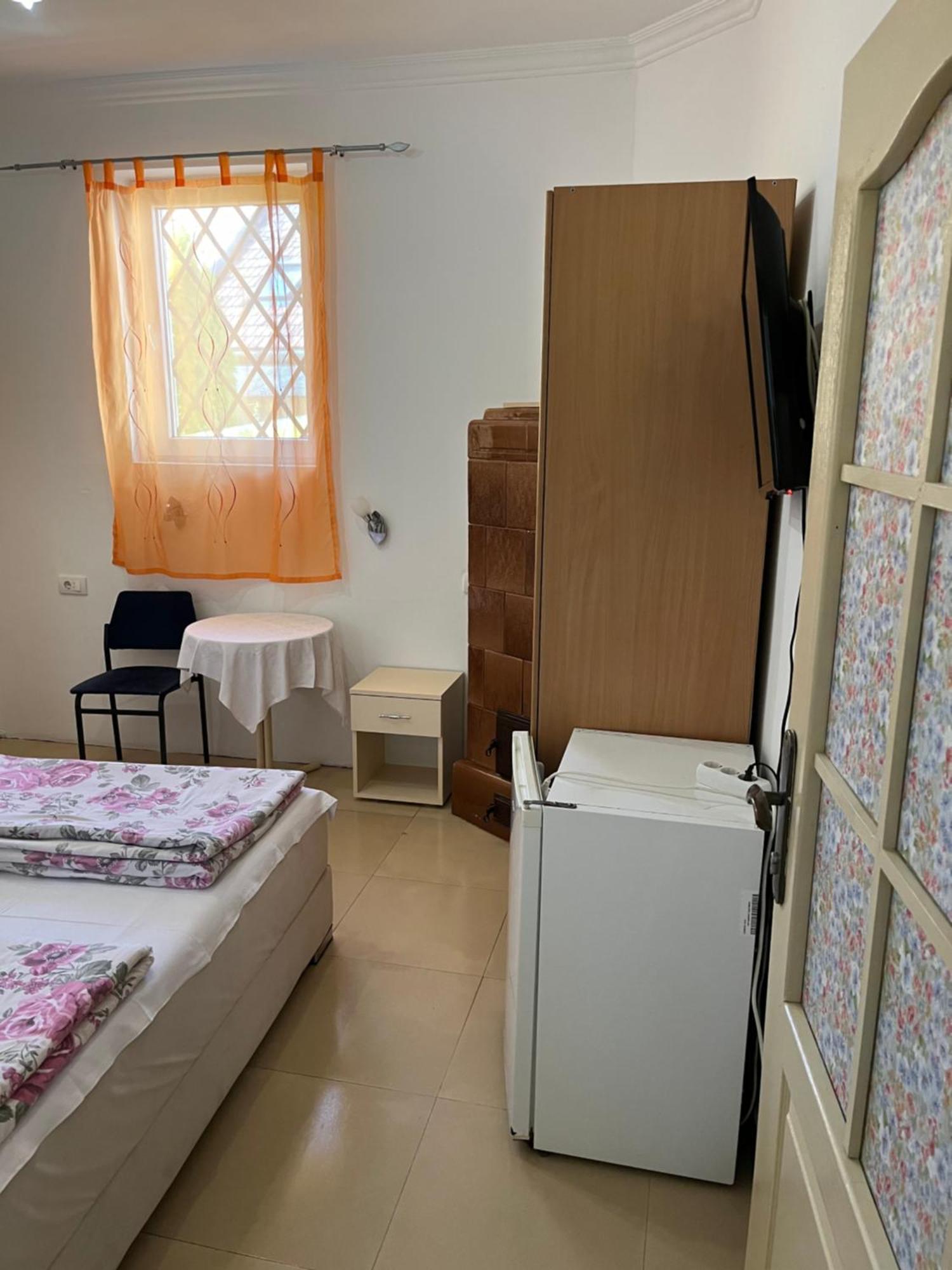 Sobe Sa Sopstvenim Kupatilom Private Rooms Bathroom In Center Novi Sad Exterior photo