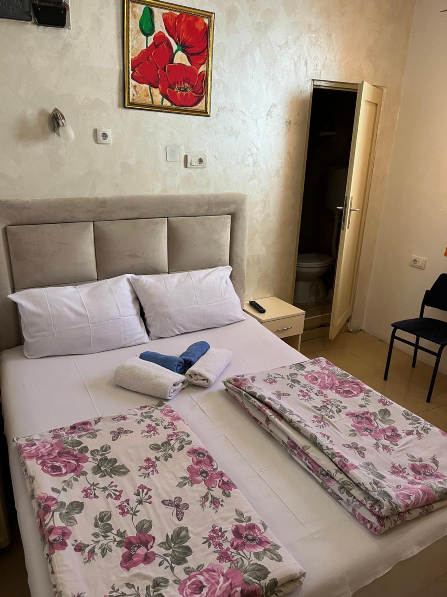 Sobe Sa Sopstvenim Kupatilom Private Rooms Bathroom In Center Novi Sad Exterior photo