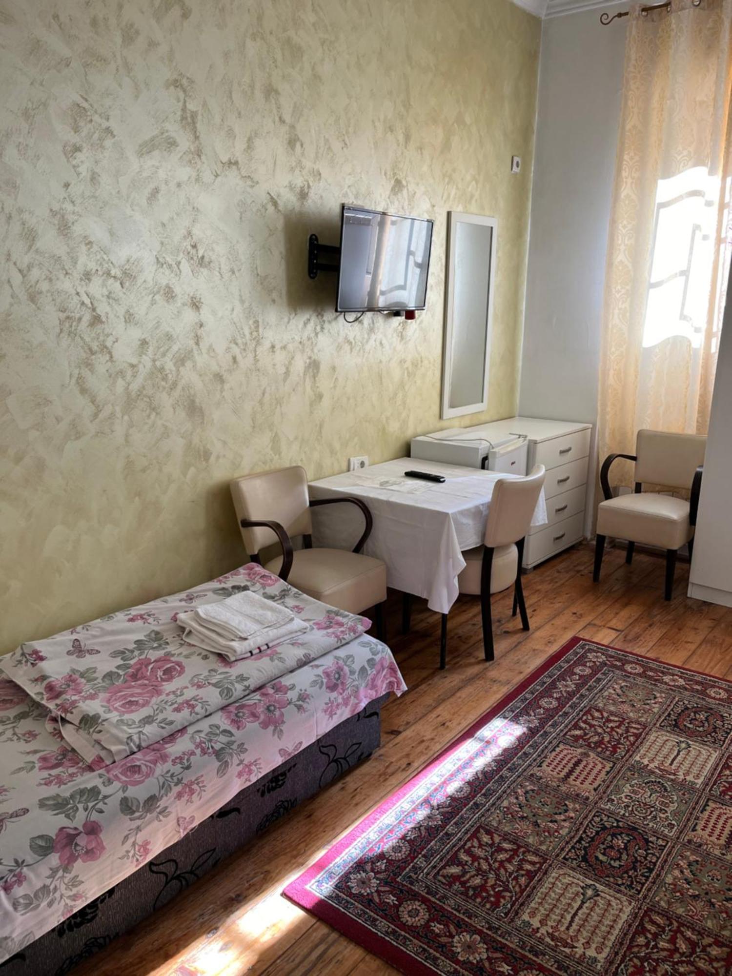 Sobe Sa Sopstvenim Kupatilom Private Rooms Bathroom In Center Novi Sad Exterior photo