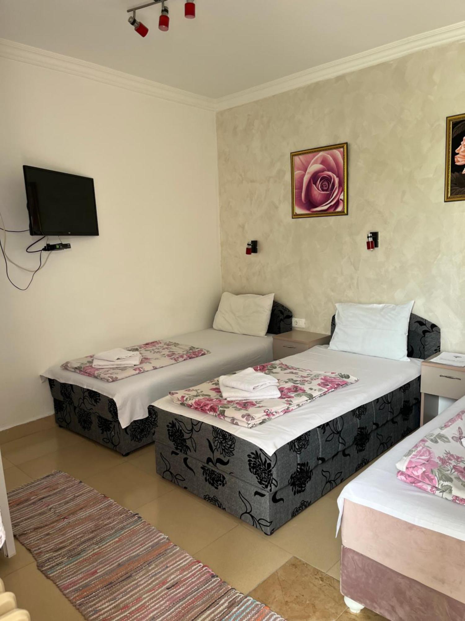 Sobe Sa Sopstvenim Kupatilom Private Rooms Bathroom In Center Novi Sad Exterior photo