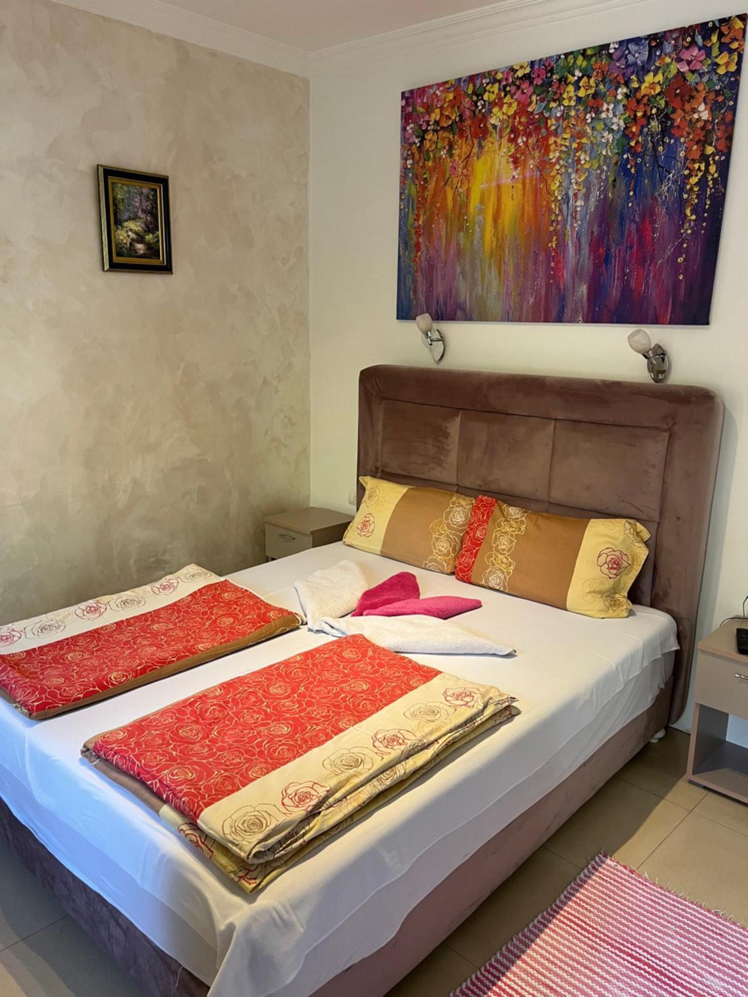 Sobe Sa Sopstvenim Kupatilom Private Rooms Bathroom In Center Novi Sad Exterior photo