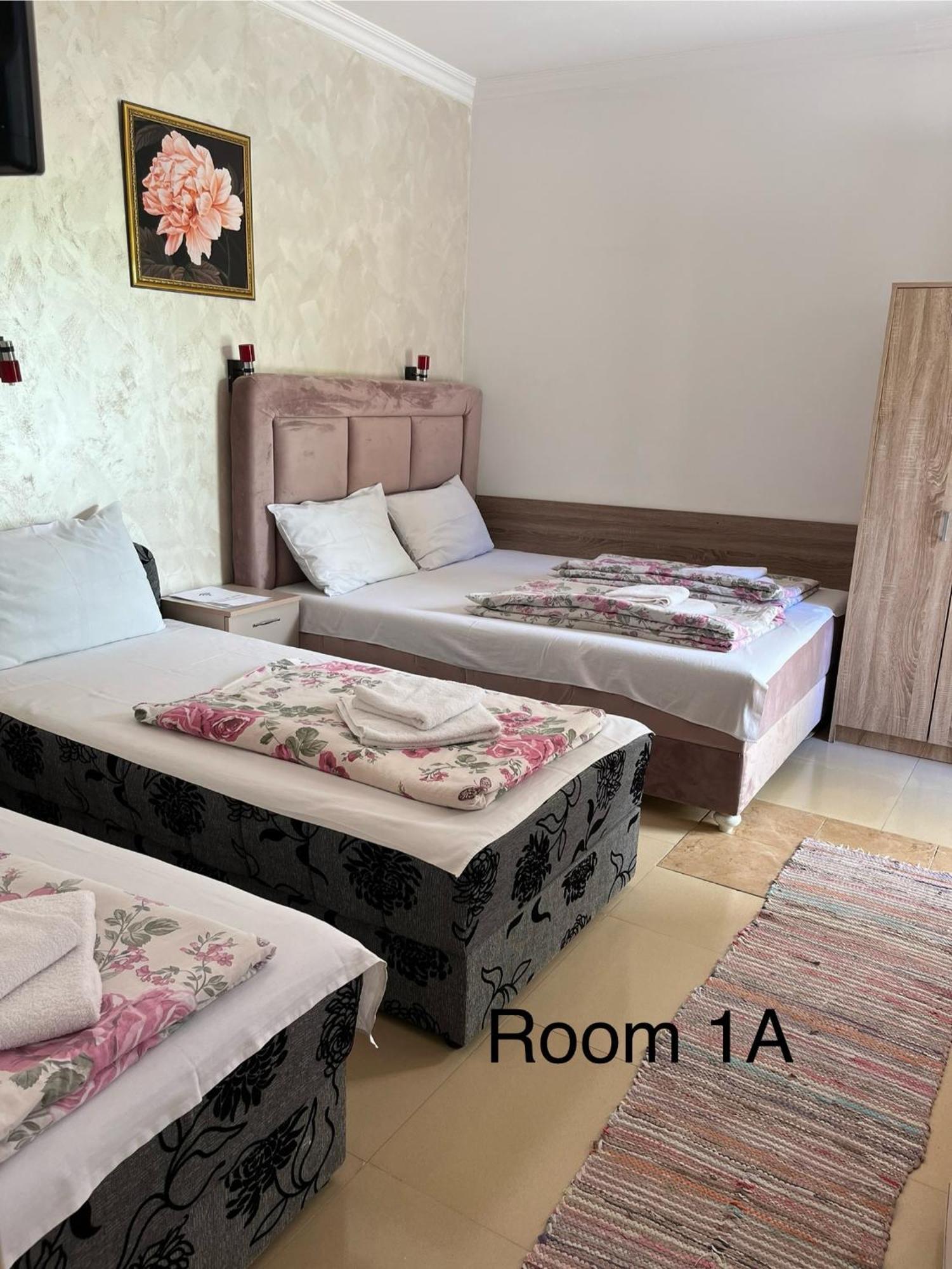 Sobe Sa Sopstvenim Kupatilom Private Rooms Bathroom In Center Novi Sad Exterior photo