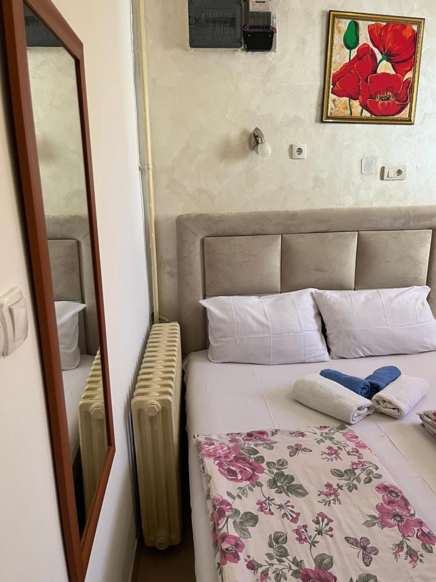 Sobe Sa Sopstvenim Kupatilom Private Rooms Bathroom In Center Novi Sad Exterior photo