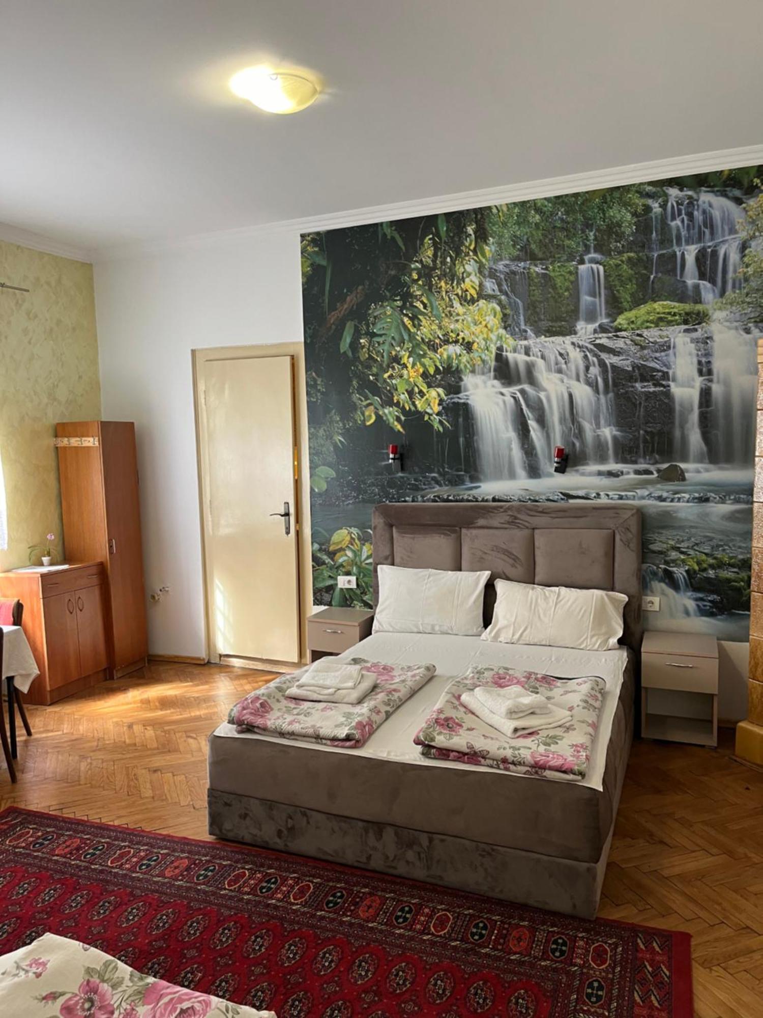 Sobe Sa Sopstvenim Kupatilom Private Rooms Bathroom In Center Novi Sad Exterior photo
