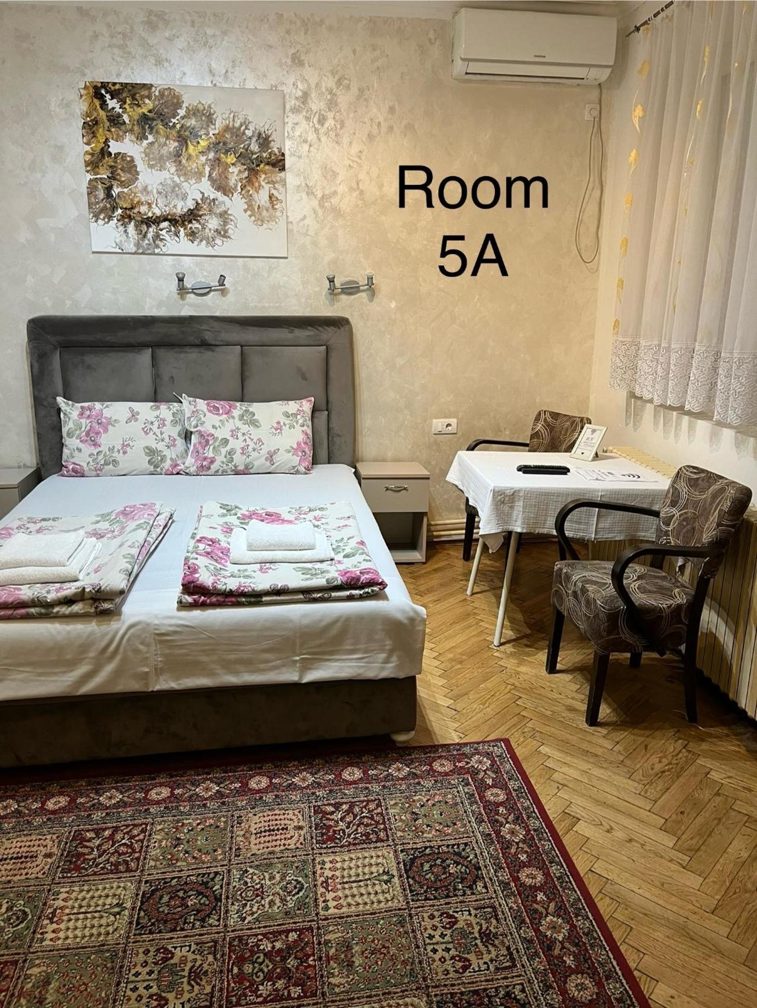 Sobe Sa Sopstvenim Kupatilom Private Rooms Bathroom In Center Novi Sad Exterior photo