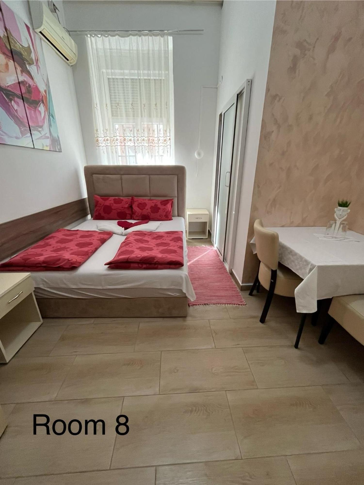 Sobe Sa Sopstvenim Kupatilom Private Rooms Bathroom In Center Novi Sad Exterior photo