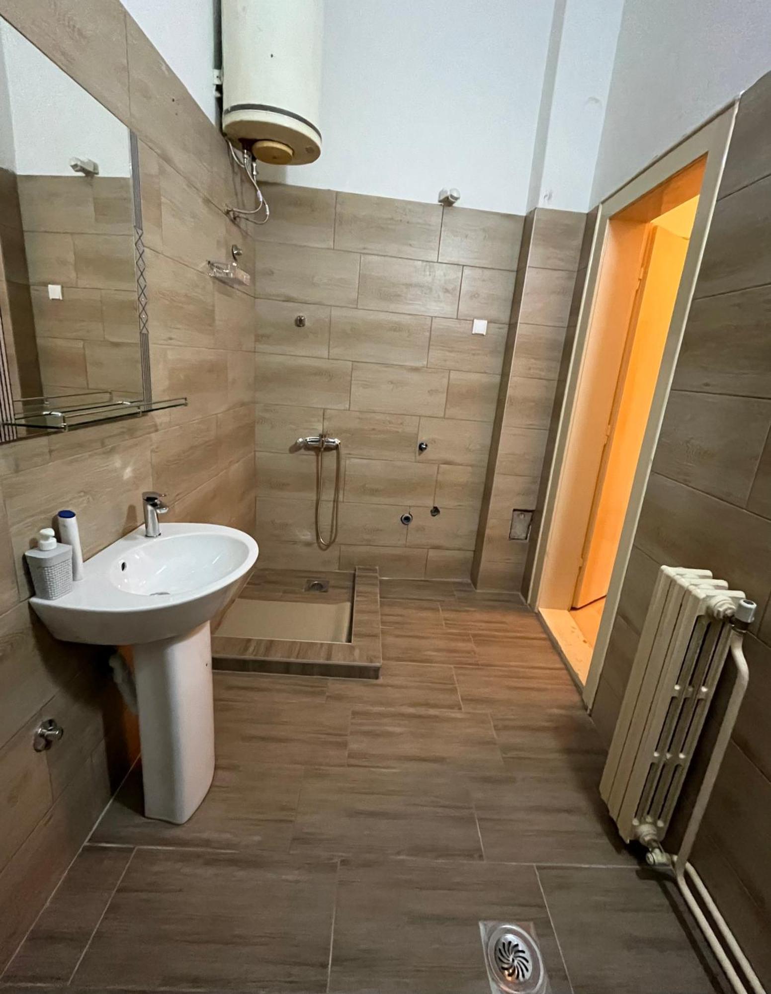 Sobe Sa Sopstvenim Kupatilom Private Rooms Bathroom In Center Novi Sad Exterior photo