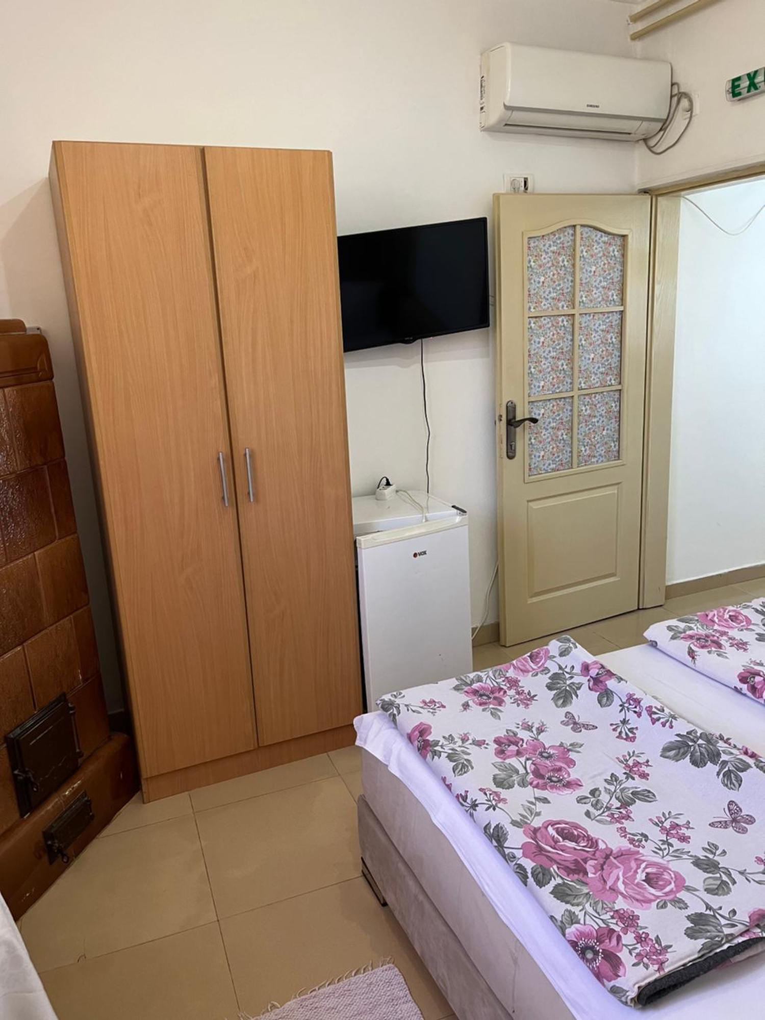 Sobe Sa Sopstvenim Kupatilom Private Rooms Bathroom In Center Novi Sad Exterior photo